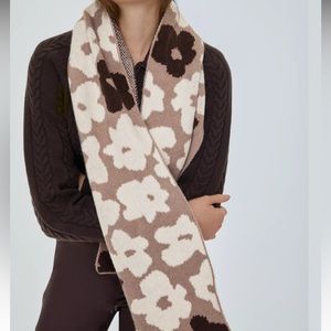 NWT Aritzia Sunday Best Post Scarf